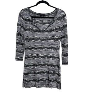 White House Black Market Black and White 3/4 Sleeve Tunic Top